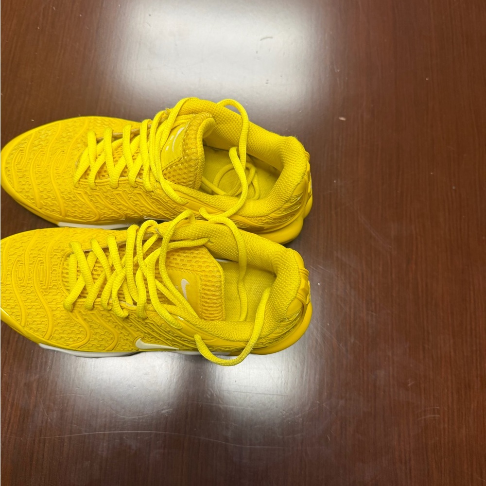 Nike Bright Yellow Sports Shoes - Picture 6 of 7